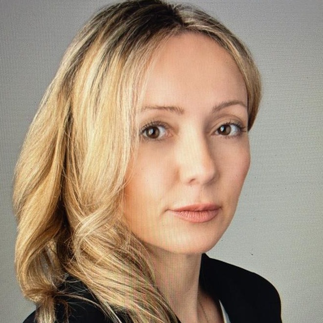 Yana Knutson - Woman lawyer in  